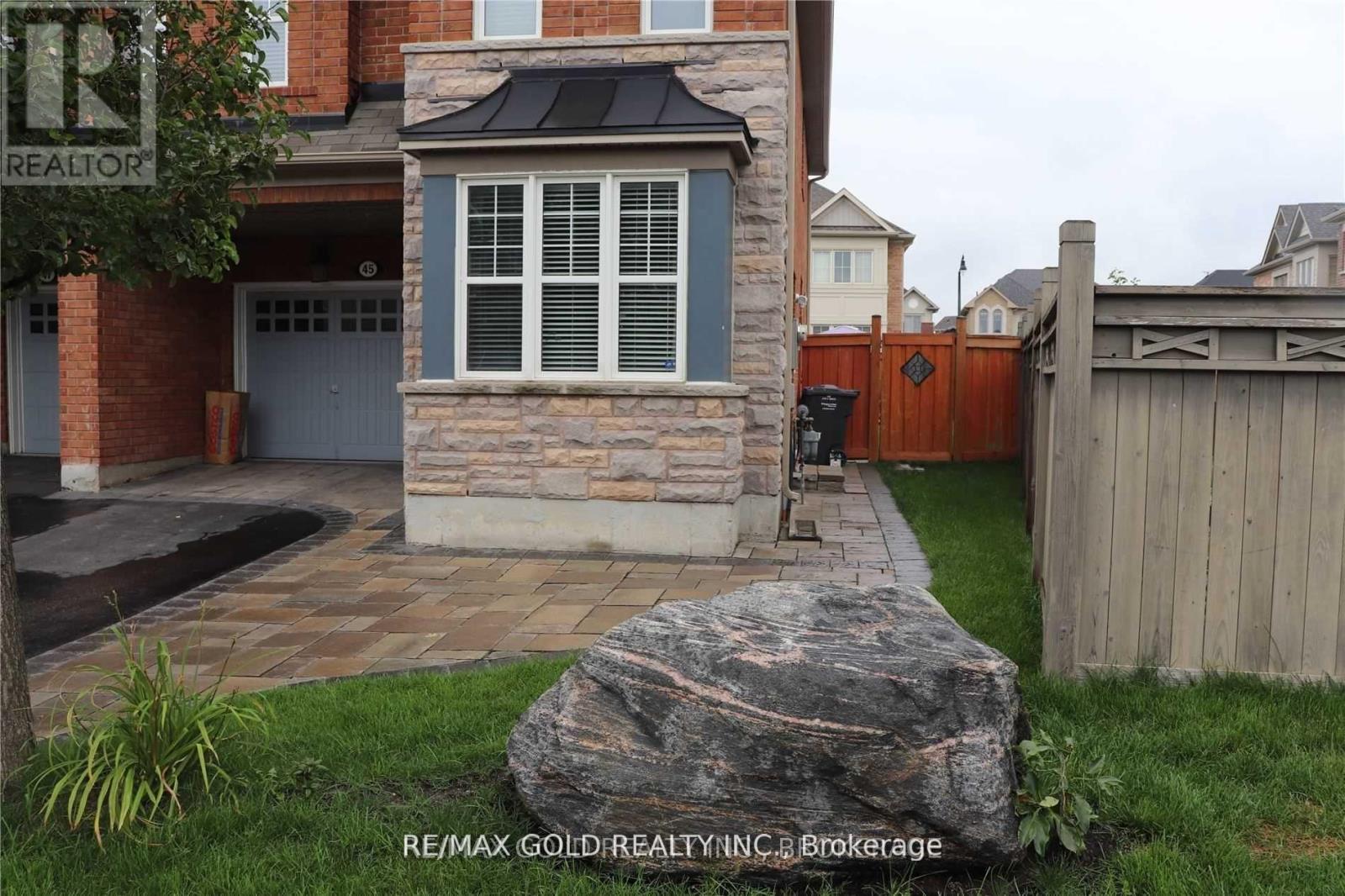 45 Biddens Square, Brampton, Ontario  L6P 3P9 - Photo 2 - W13706808
