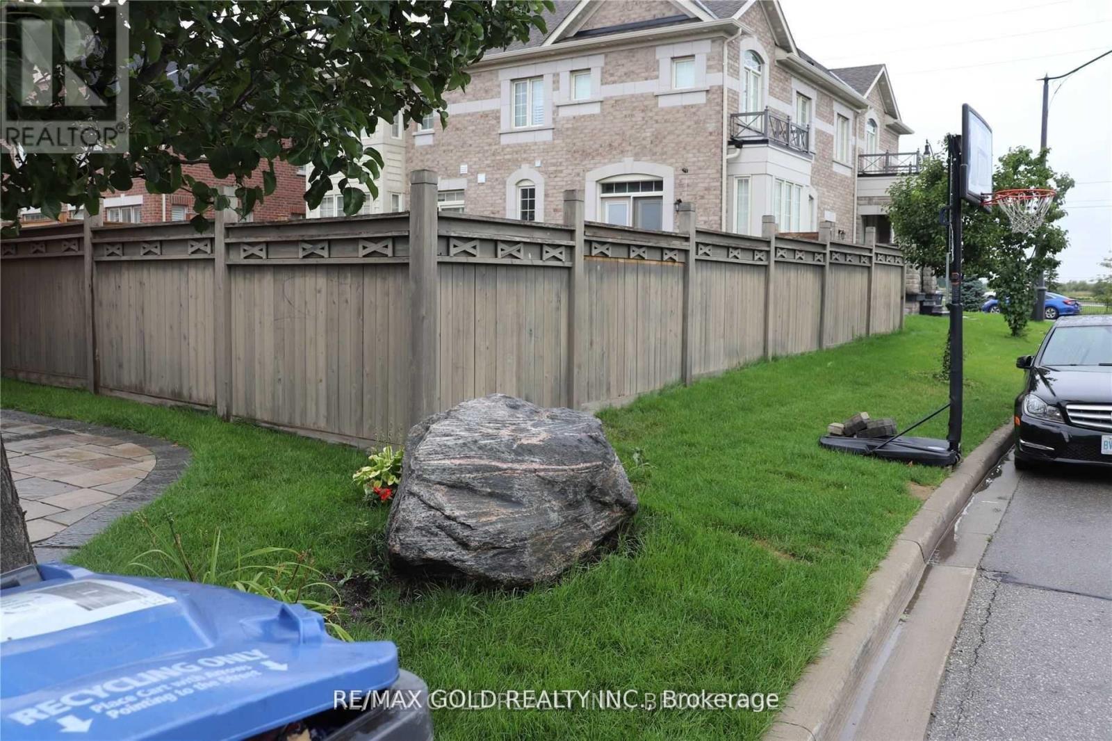 45 Biddens Square, Brampton, Ontario  L6P 3P9 - Photo 3 - W13706808