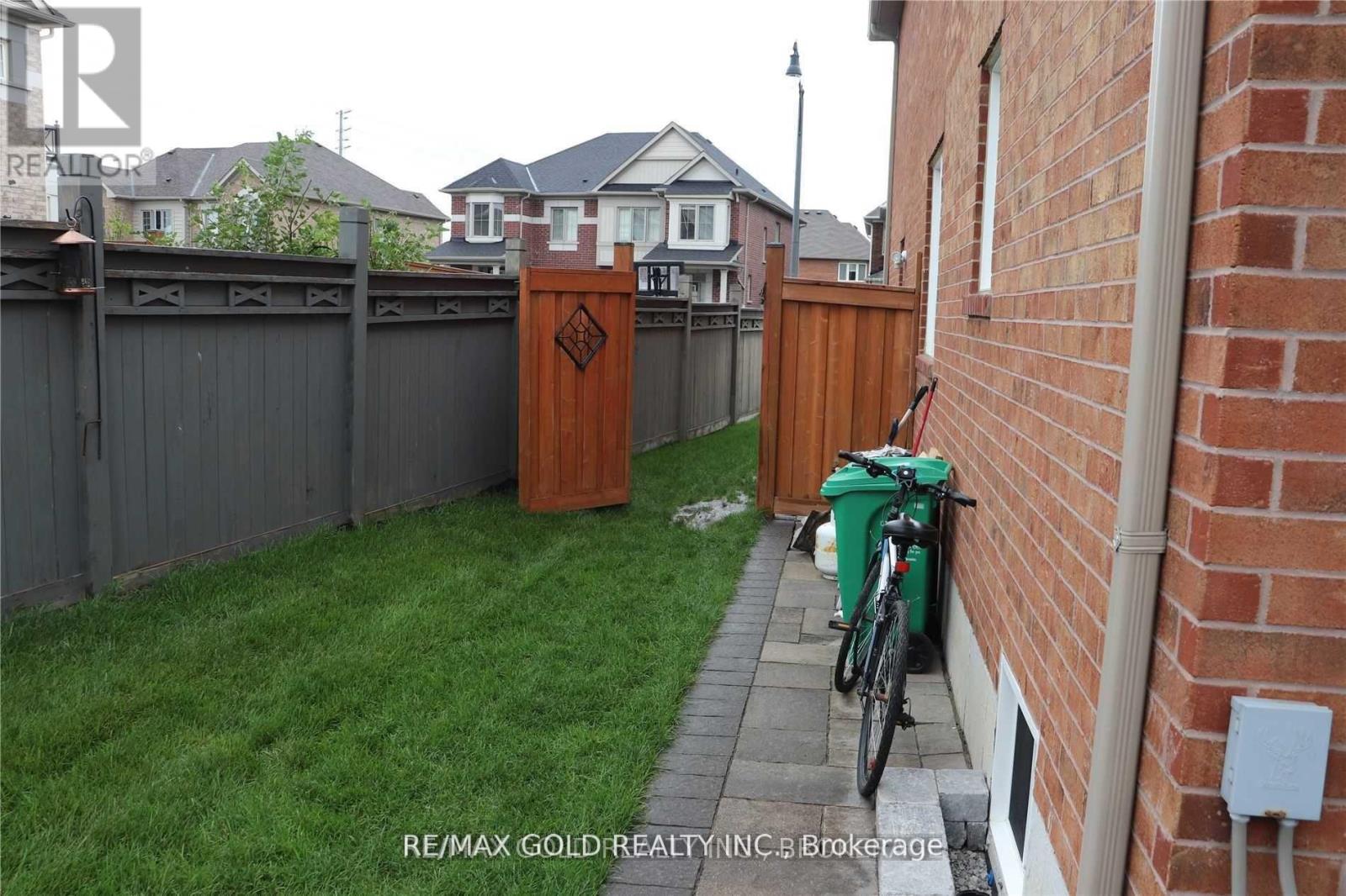 45 Biddens Square, Brampton, Ontario  L6P 3P9 - Photo 9 - W13706808