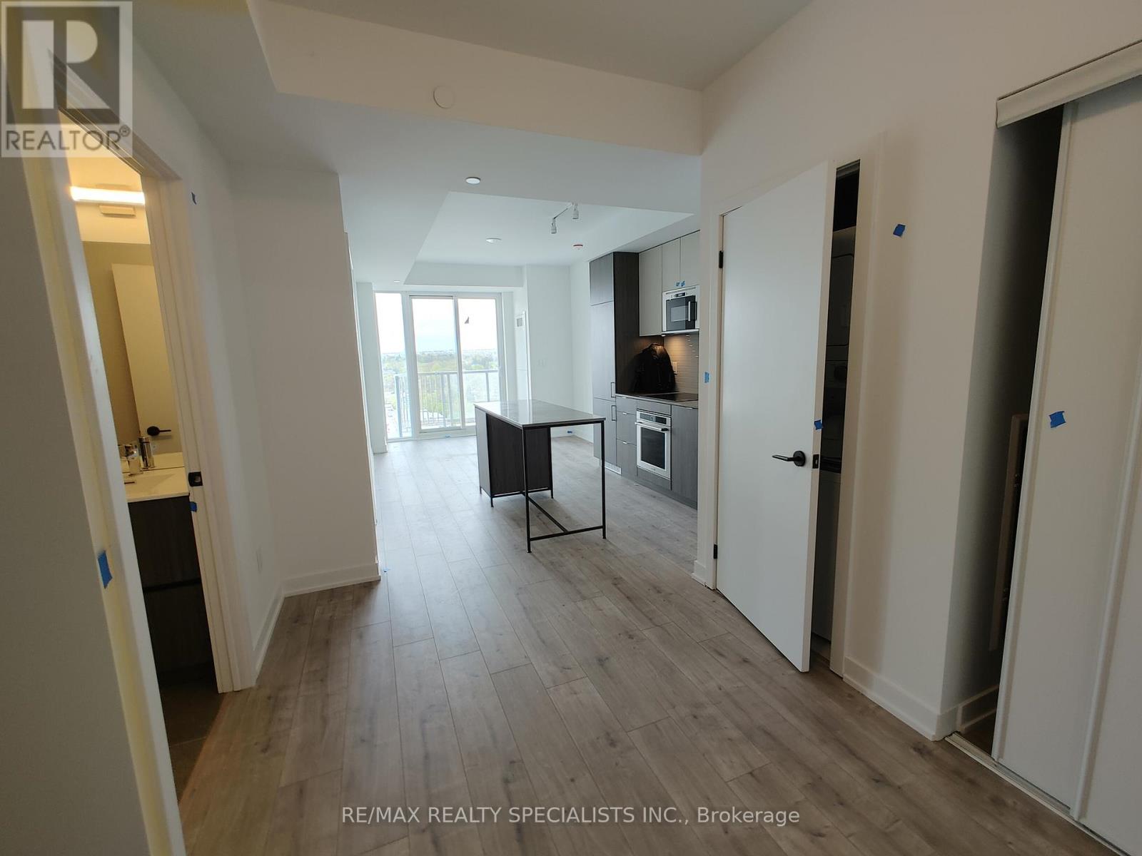 1302 - 220 Missinnihe Way, Mississauga, Ontario  L5H 0A9 - Photo 2 - W13706844