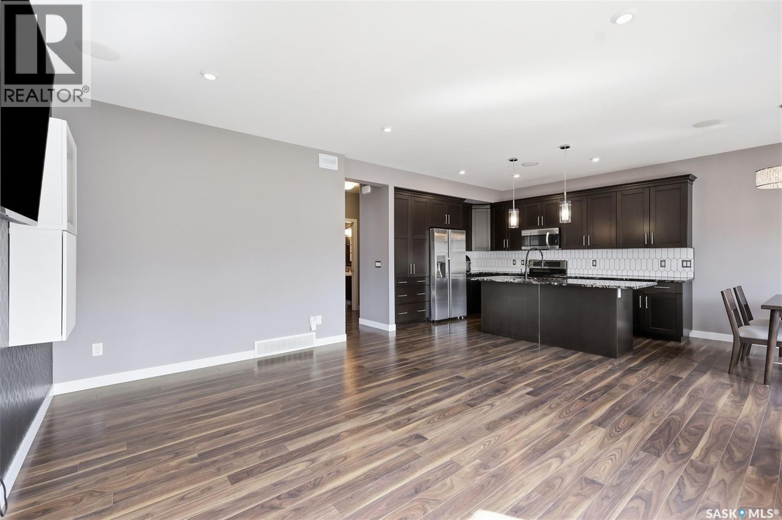 451 Veltkamp Crescent, Saskatoon, Saskatchewan  S7T 0S1 - Photo 8 - SK046400