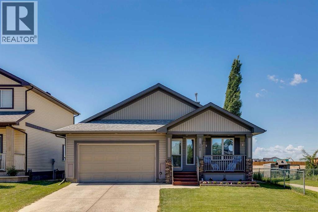 203 Bishop Mews NW, Langdon, Alberta  T0J 1X2 - Photo 2 - A2324278