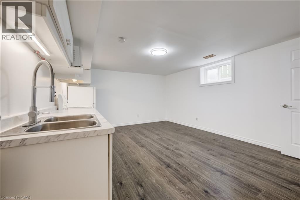 297 Country Hill Drive Unit# B, Kitchener, Ontario  N2E 2C1 - Photo 3 - 40849547