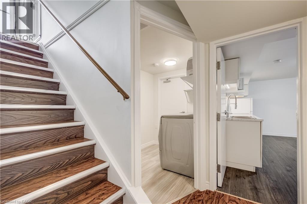 297 Country Hill Drive Unit# B, Kitchener, Ontario  N2E 2C1 - Photo 2 - 40849547