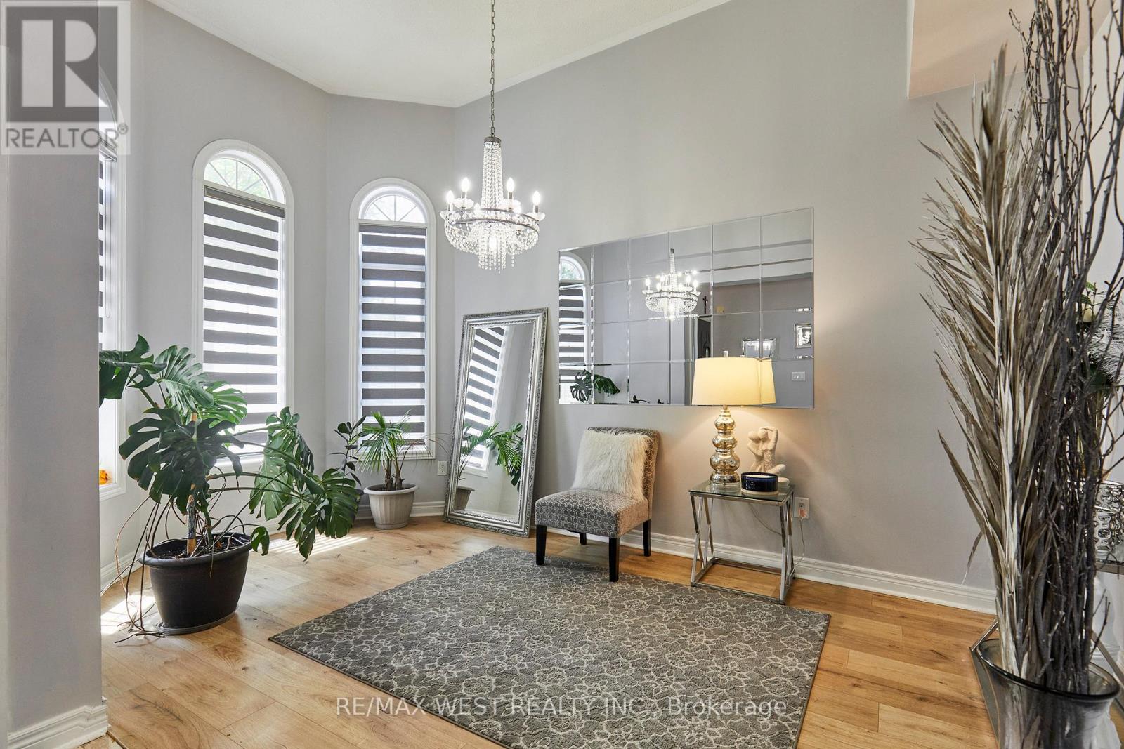 67 Kenilworth Crescent, Whitby, Ontario  L1M 2M7 - Photo 4 - E13706408