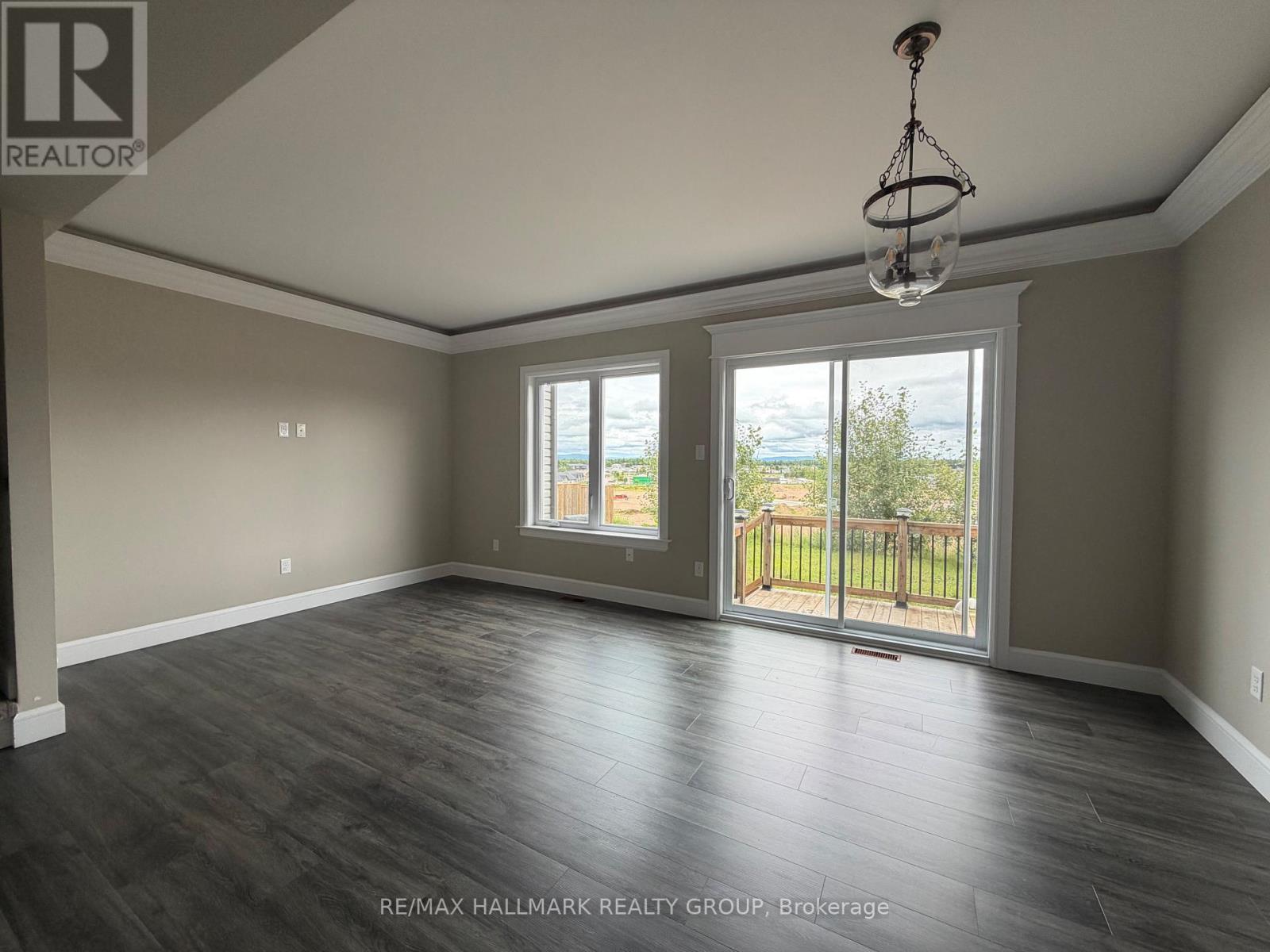 47 Chad Street, Petawawa, Ontario K8H 0G9 - Photo 3 - X13705360