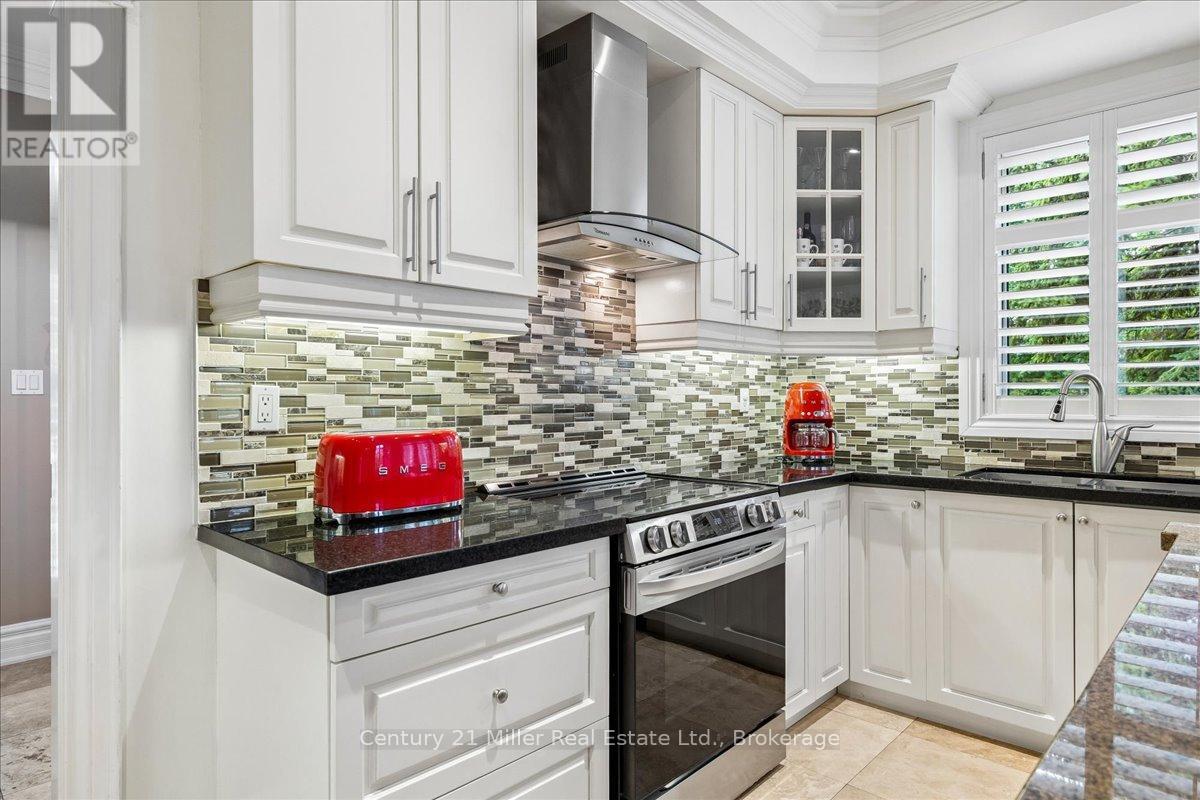 2355 Old Carriage Road, Mississauga, Ontario  L5C 1Y6 - Photo 19 - W13707034