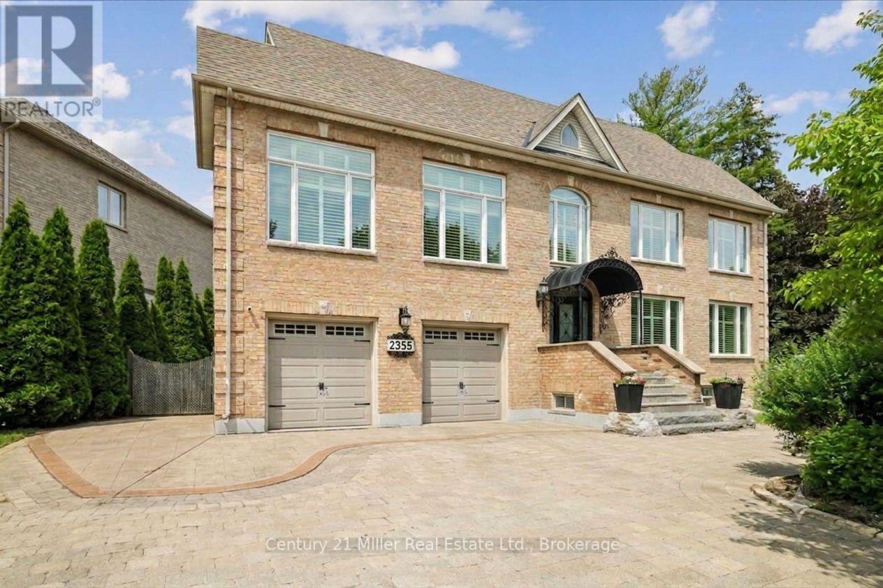 2355 Old Carriage Road, Mississauga, Ontario  L5C 1Y6 - Photo 2 - W13707034