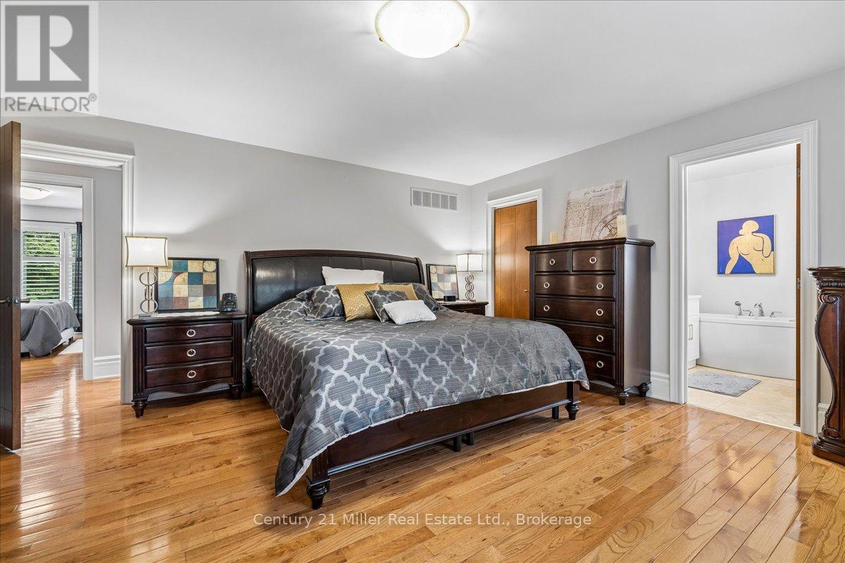 2355 Old Carriage Road, Mississauga, Ontario  L5C 1Y6 - Photo 29 - W13707034