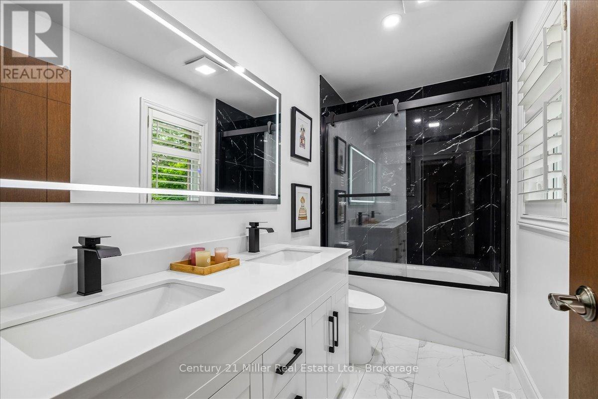 2355 Old Carriage Road, Mississauga, Ontario  L5C 1Y6 - Photo 35 - W13707034