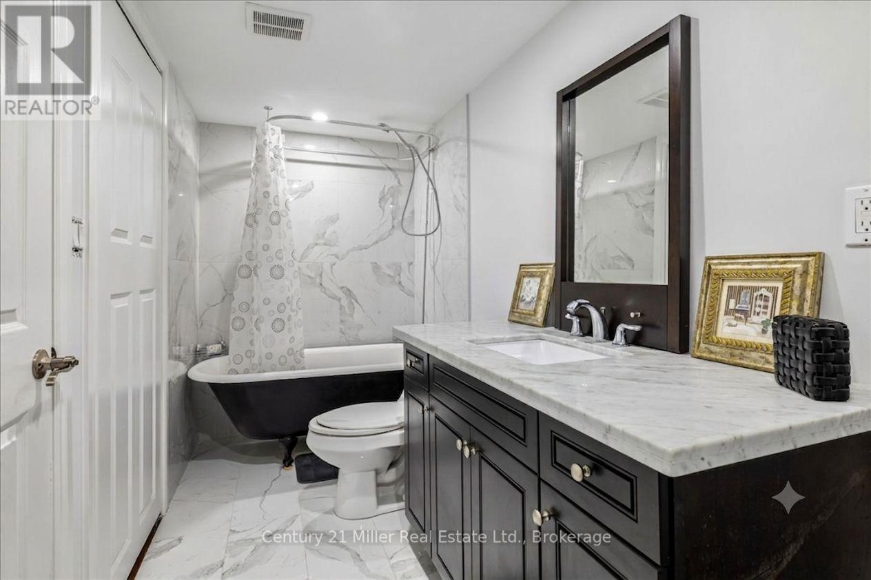 2355 Old Carriage Road, Mississauga, Ontario  L5C 1Y6 - Photo 39 - W13707034