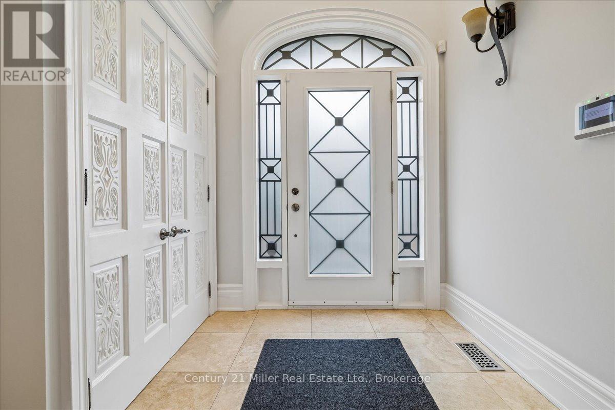 2355 Old Carriage Road, Mississauga, Ontario  L5C 1Y6 - Photo 4 - W13707034