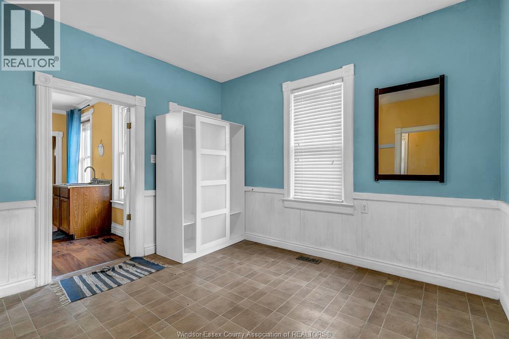 547 Oak, Windsor, Ontario  N9A 5E7 - Photo 3 - 26020587