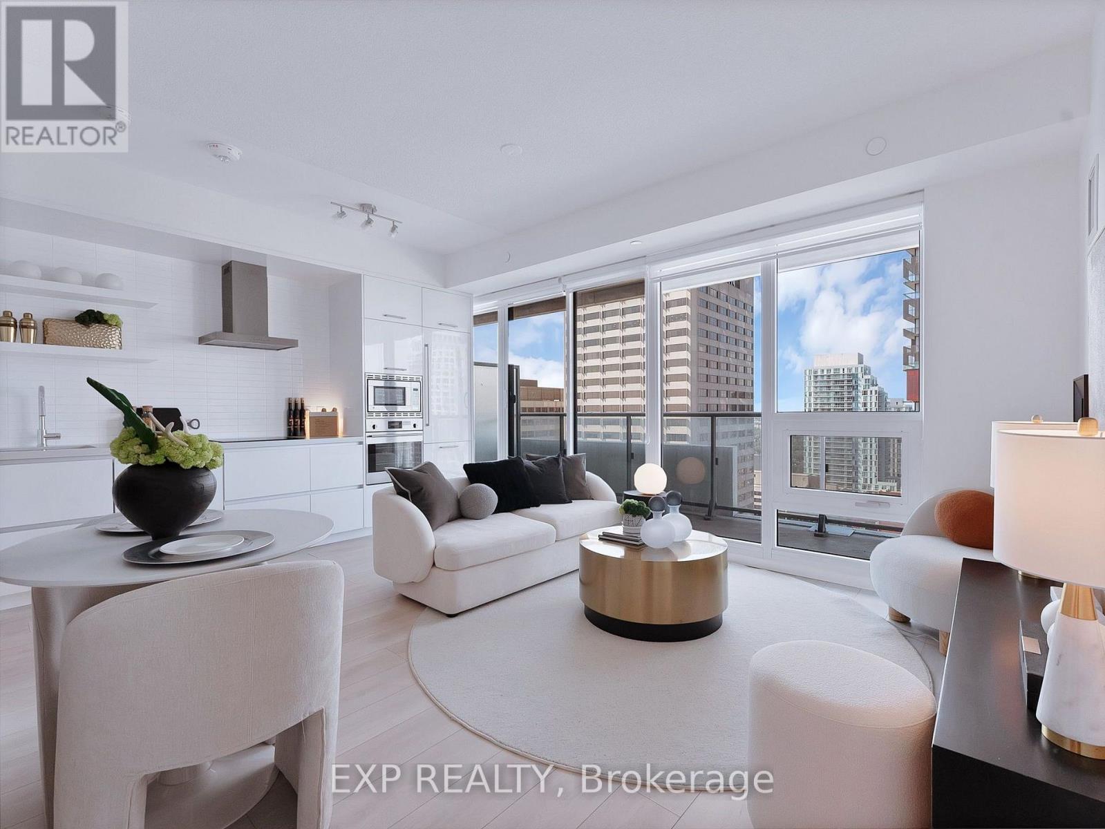 2711 - 2221 Yonge Street, Toronto, Ontario  M4S 2B4 - Photo 1 - C13706908