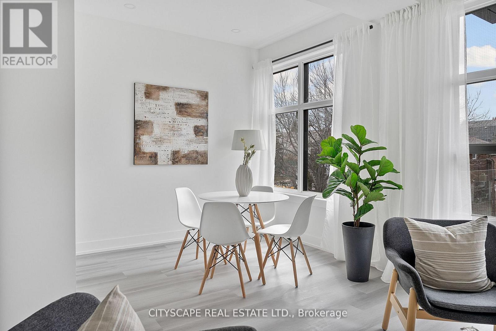 3 (Upper) - 587 Oakwood Avenue, Toronto, Ontario  M6E 2X8 - Photo 11 - C13706960