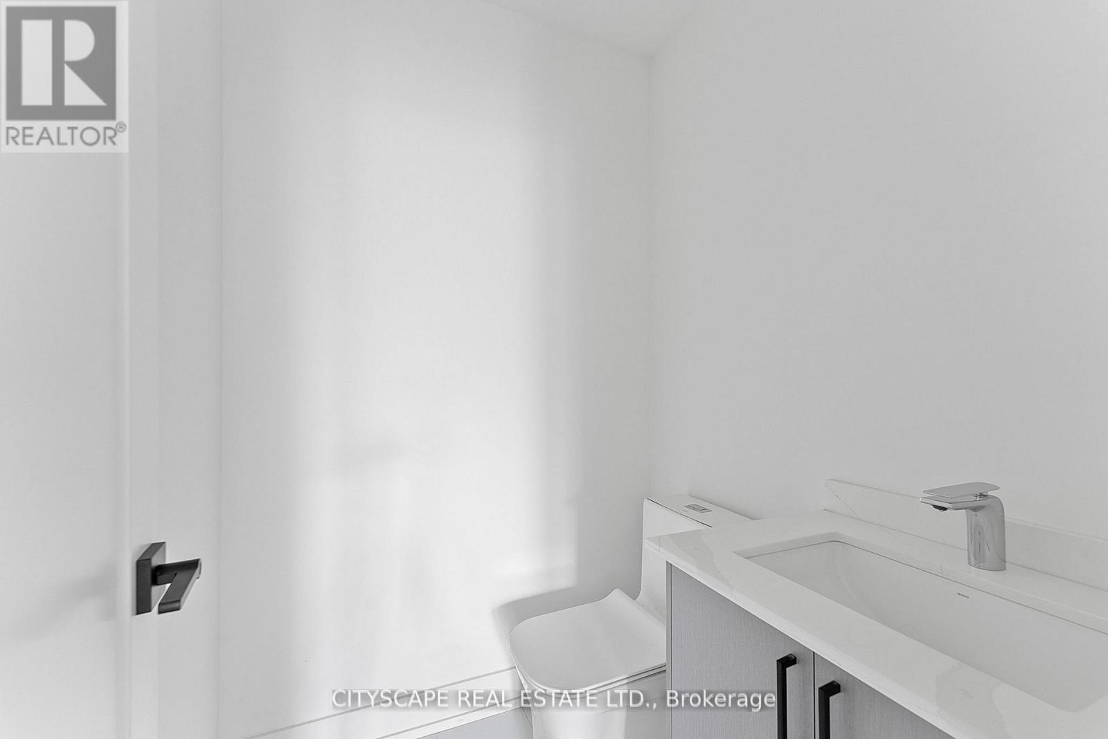 3 (Upper) - 587 Oakwood Avenue, Toronto, Ontario  M6E 2X8 - Photo 14 - C13706960