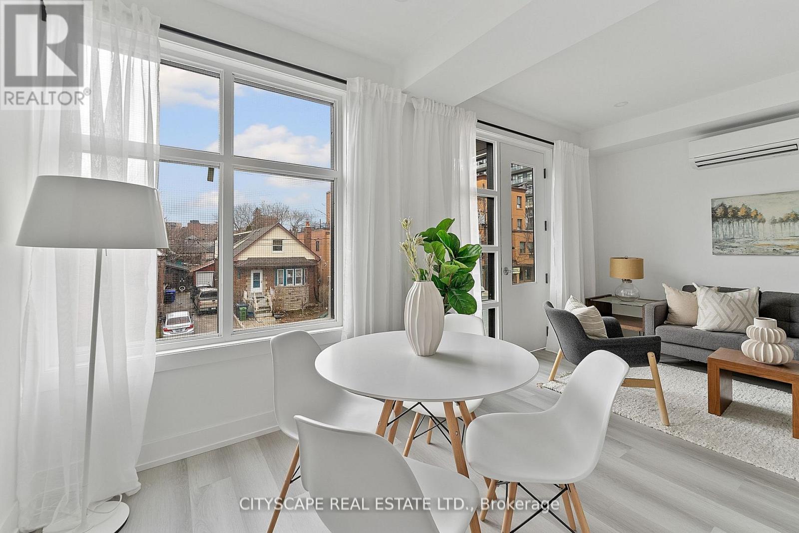 3 (Upper) - 587 Oakwood Avenue, Toronto, Ontario  M6E 2X8 - Photo 15 - C13706960