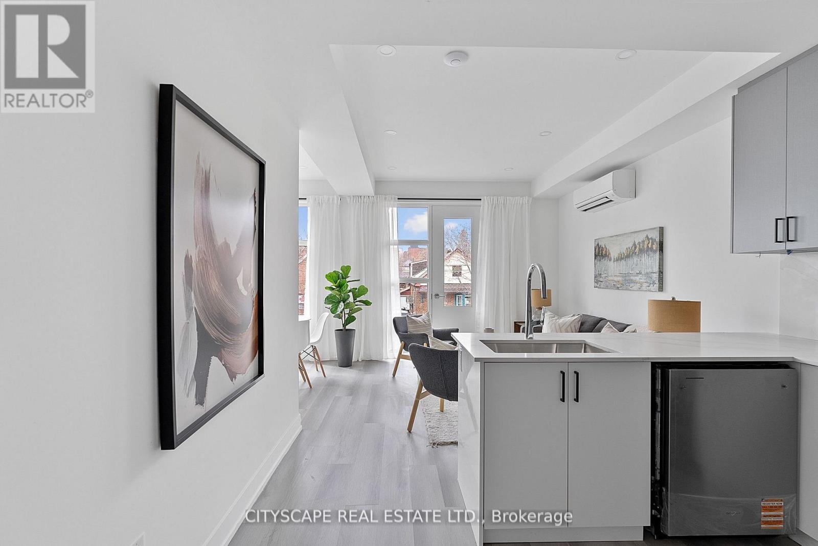 3 (Upper) - 587 Oakwood Avenue, Toronto, Ontario  M6E 2X8 - Photo 2 - C13706960