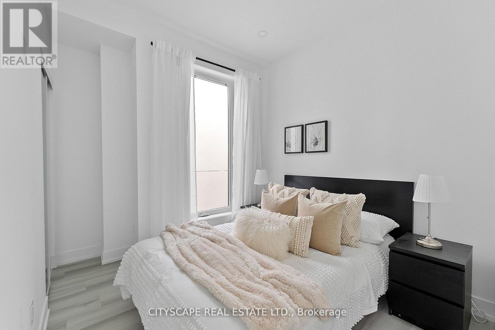 3 (Upper) - 587 Oakwood Avenue, Toronto, Ontario  M6E 2X8 - Photo 23 - C13706960