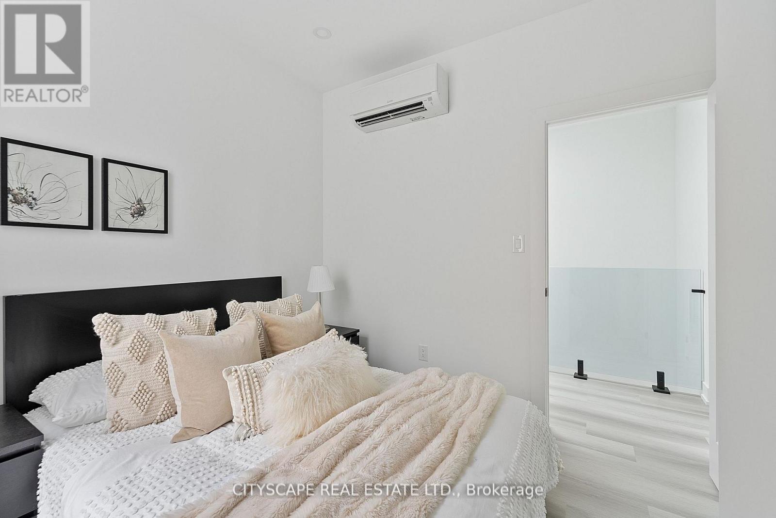 3 (Upper) - 587 Oakwood Avenue, Toronto, Ontario  M6E 2X8 - Photo 25 - C13706960