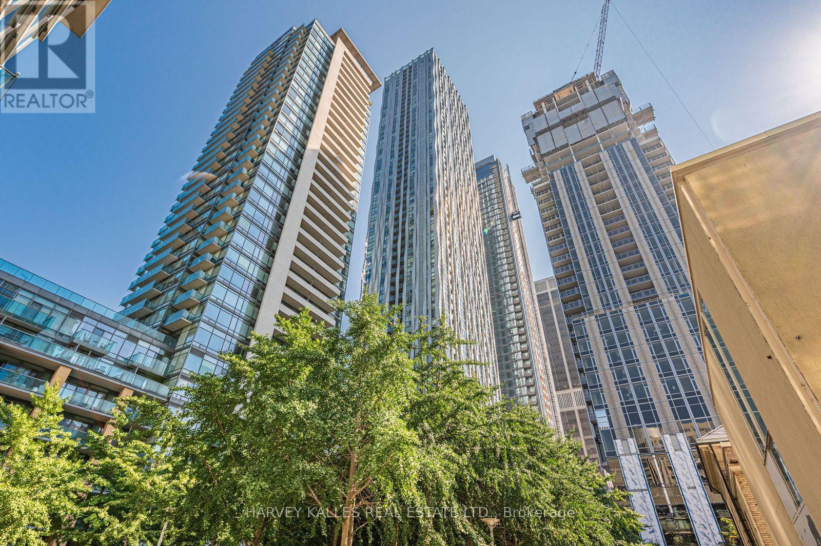 912 - 1 YORKVILLE AVENUE, Toronto, Ontario