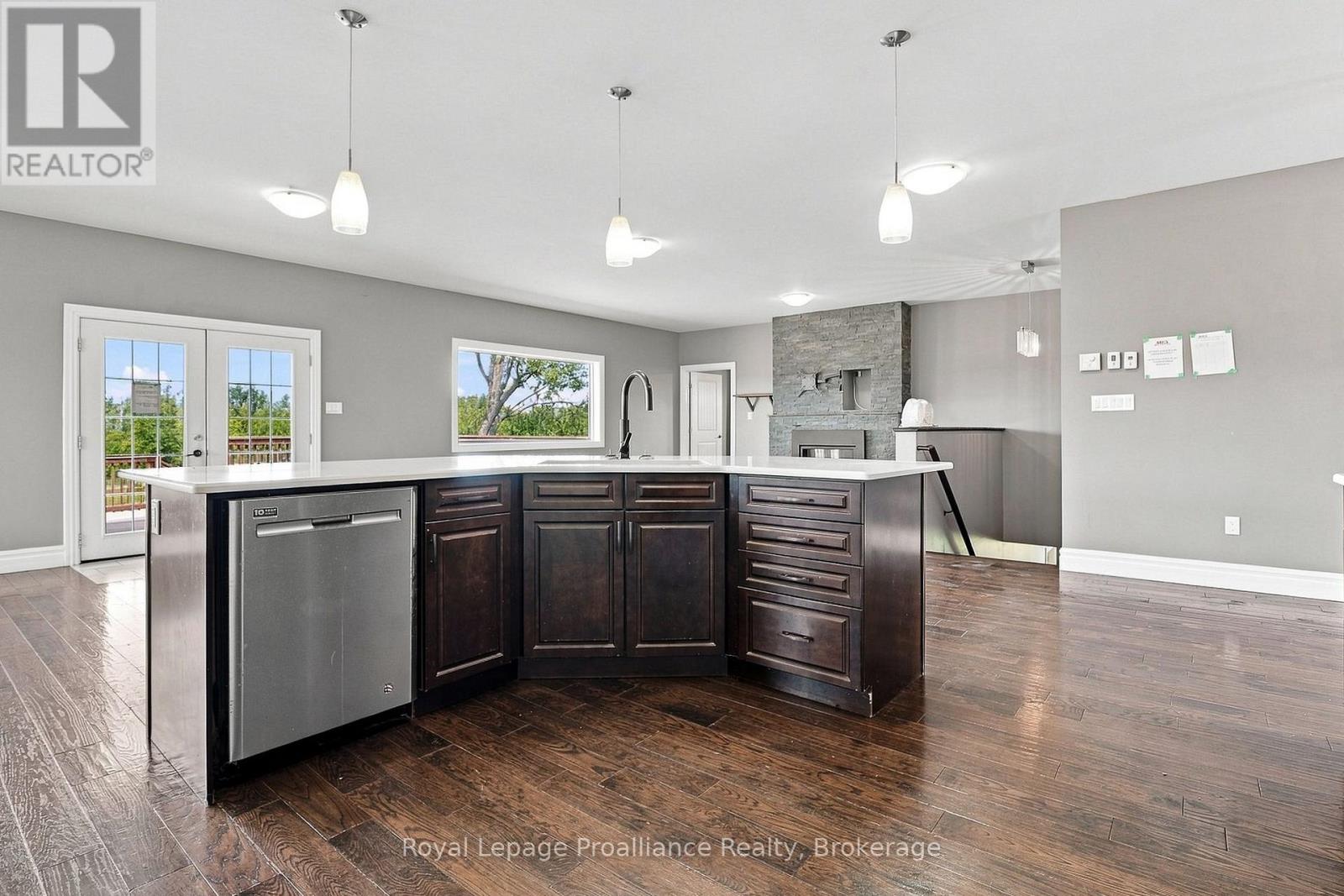 402 Black Road, Prince Edward County, Ontario  K0K 1W0 - Photo 14 - X13707018