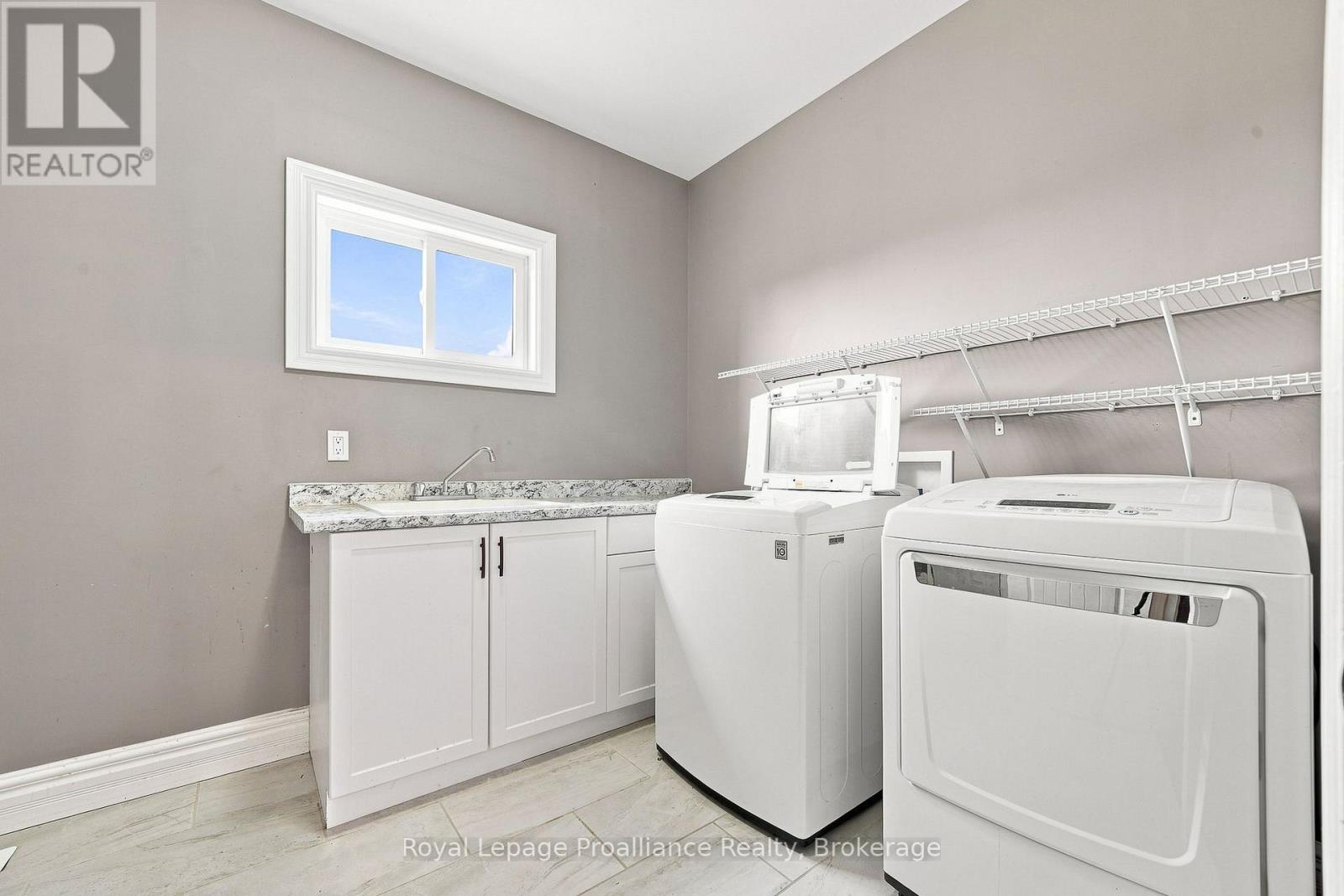 402 Black Road, Prince Edward County, Ontario  K0K 1W0 - Photo 15 - X13707018