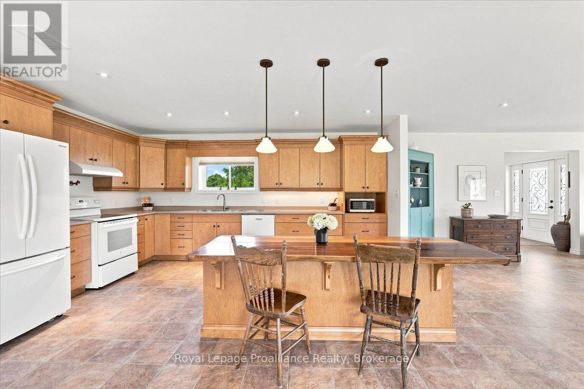 254 Airport Road, Quinte West, Ontario  K0K 3E0 - Photo 10 - X13707030