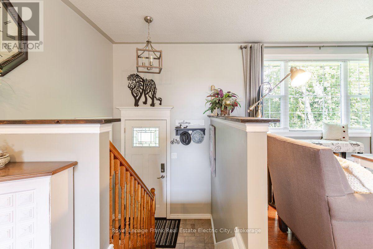 814 Frankhill Road, Kawartha Lakes, Ontario  K9J 6X3 - Photo 3 - X13707044