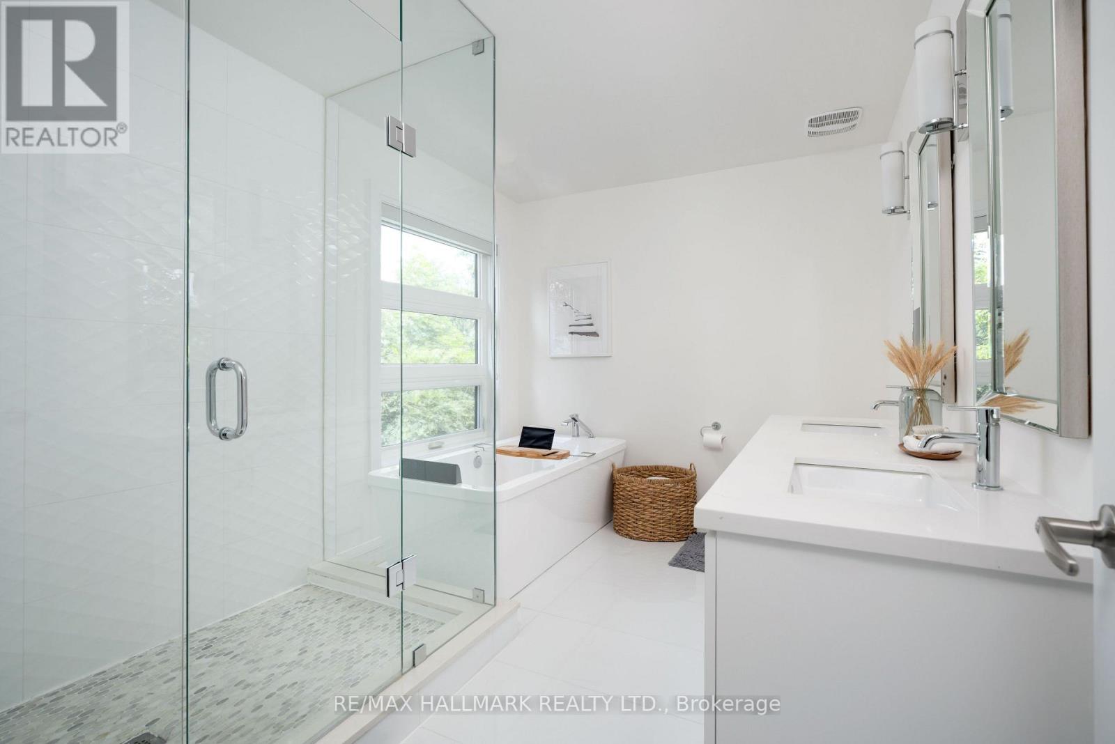 136 Glenwood Crescent, Toronto, Ontario  M4B 1K2 - Photo 23 - E13706918