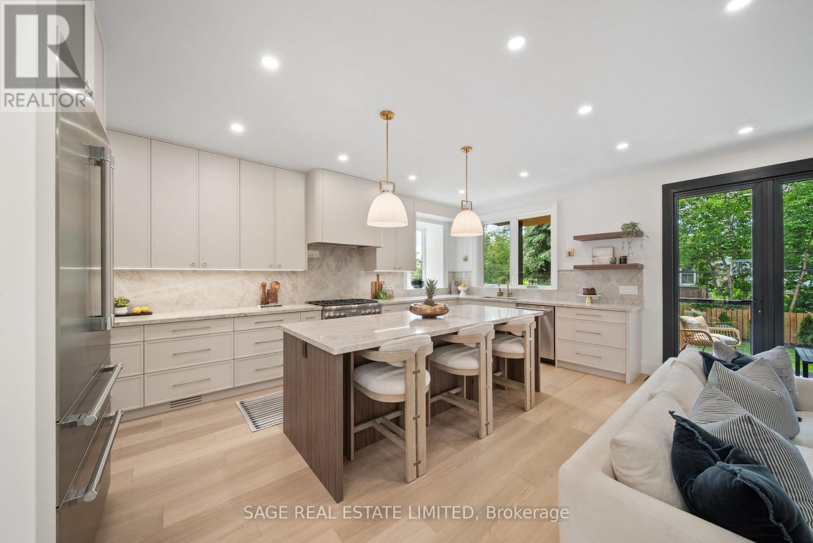 116 Lee Avenue, Toronto, Ontario  M4E 2P3 - Photo 11 - E13707038