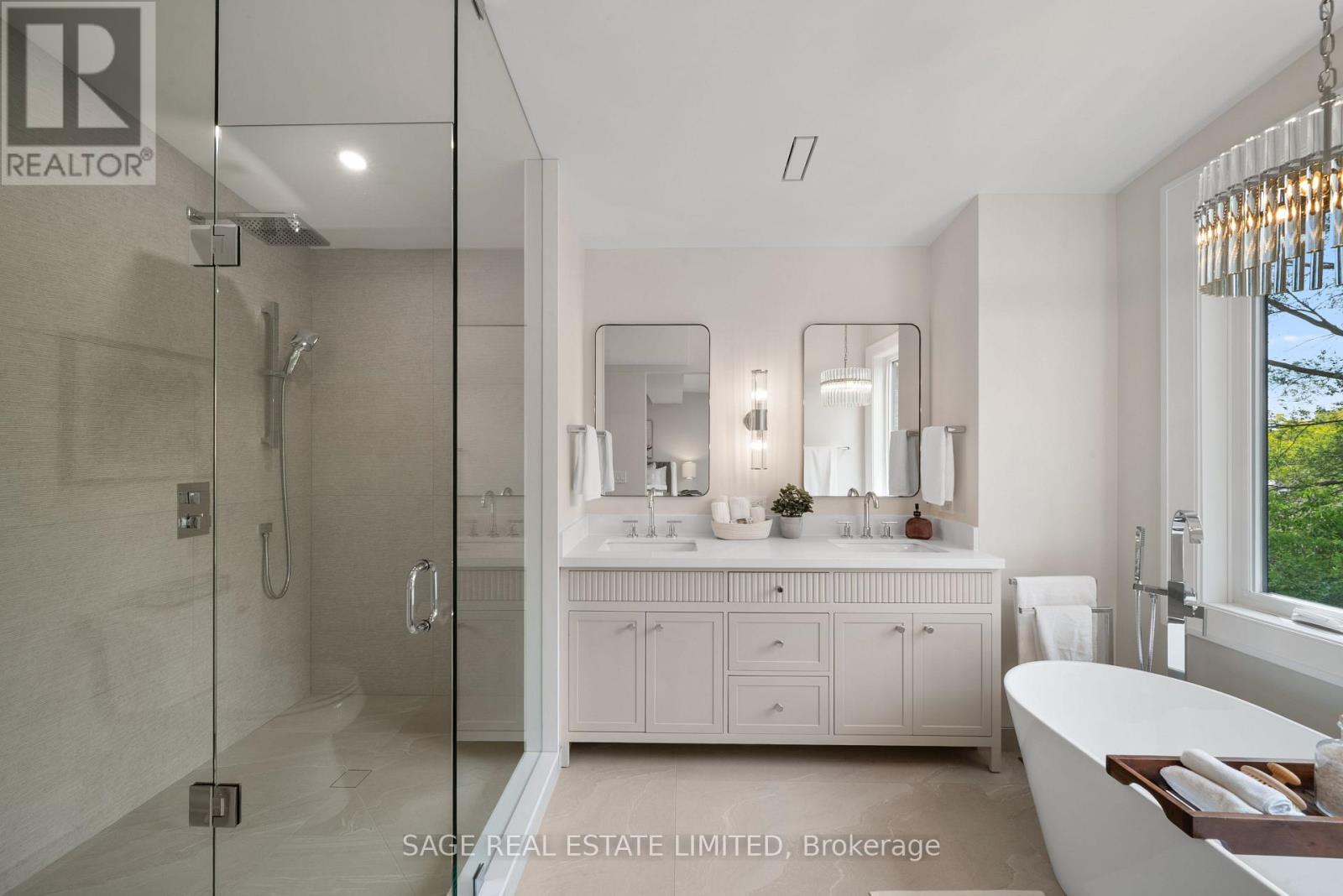116 Lee Avenue, Toronto, Ontario  M4E 2P3 - Photo 22 - E13707038