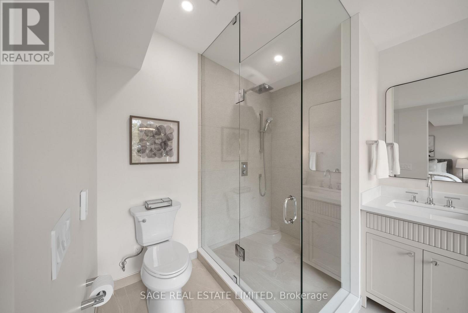 116 Lee Avenue, Toronto, Ontario  M4E 2P3 - Photo 24 - E13707038