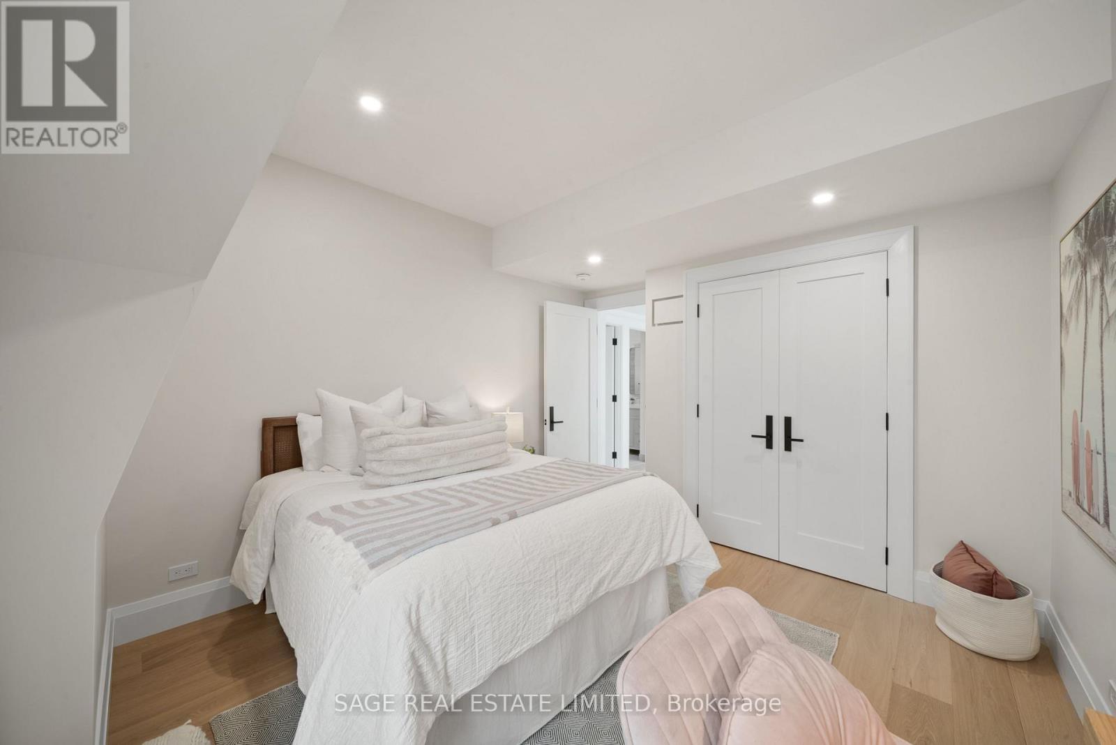 116 Lee Avenue, Toronto, Ontario  M4E 2P3 - Photo 26 - E13707038