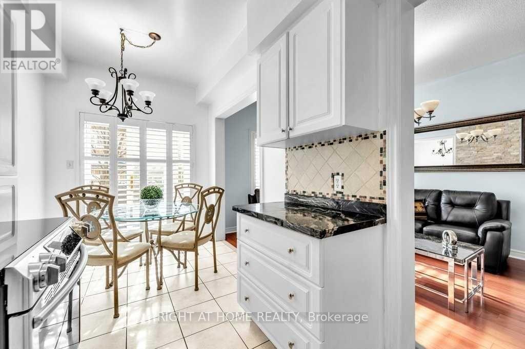 558 Legresley Lane, Newmarket, Ontario  L3Y 8R6 - Photo 4 - N13706982