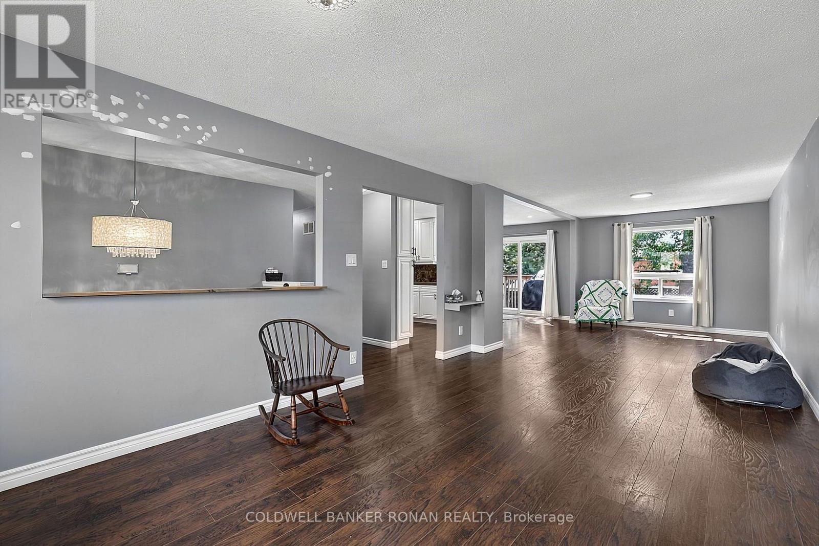 8 Mccarthy Crescent, Essa (Angus), Ontario  L0M 1B3 - Photo 10 - N13706988