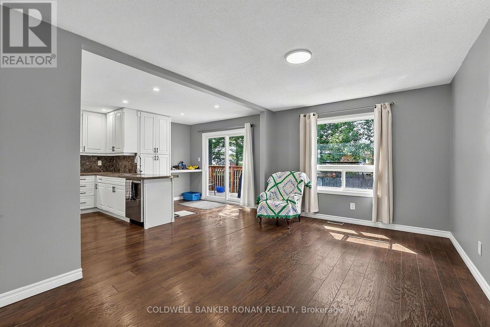 8 Mccarthy Crescent, Essa (Angus), Ontario  L0M 1B3 - Photo 11 - N13706988