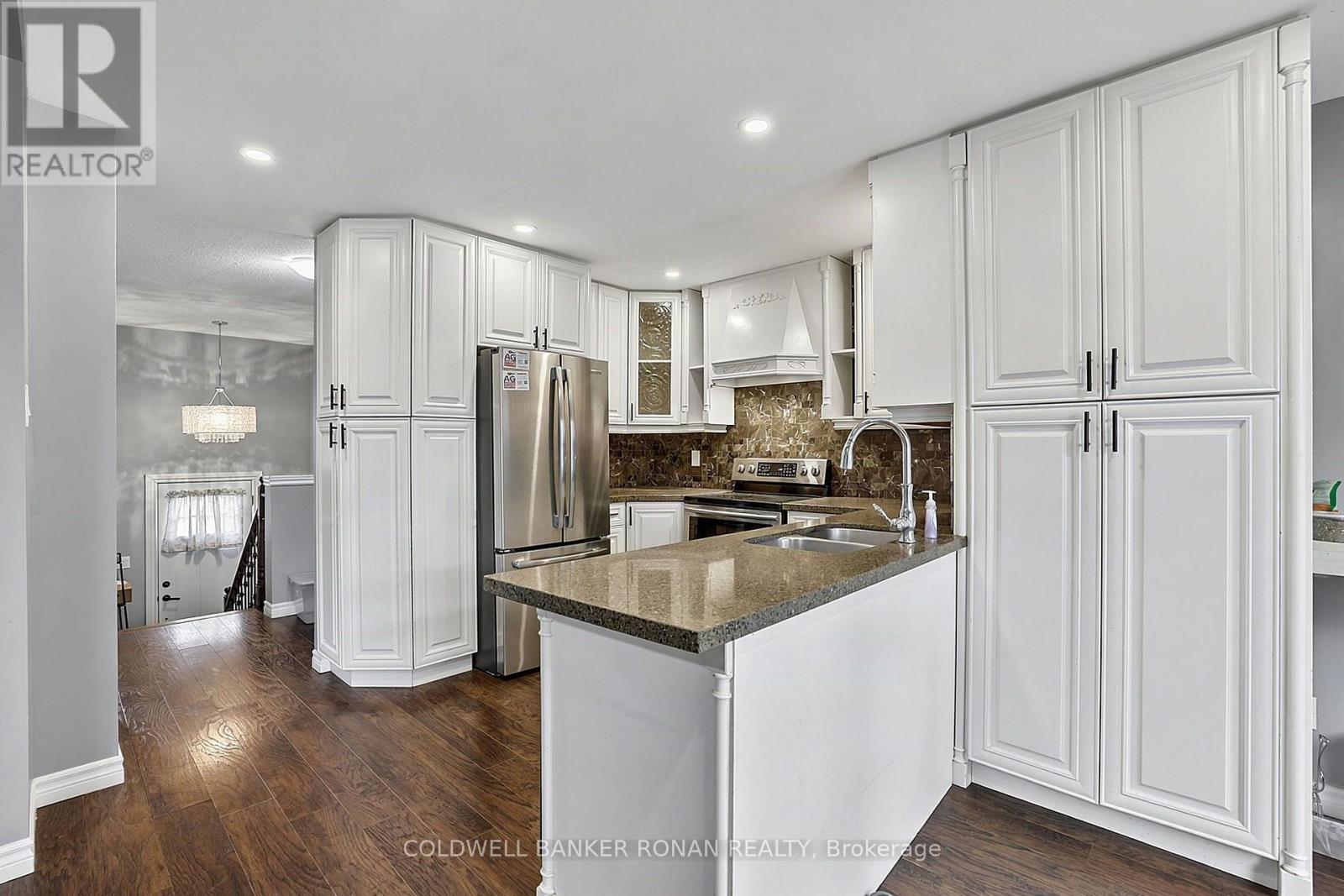 8 Mccarthy Crescent, Essa (Angus), Ontario  L0M 1B3 - Photo 15 - N13706988