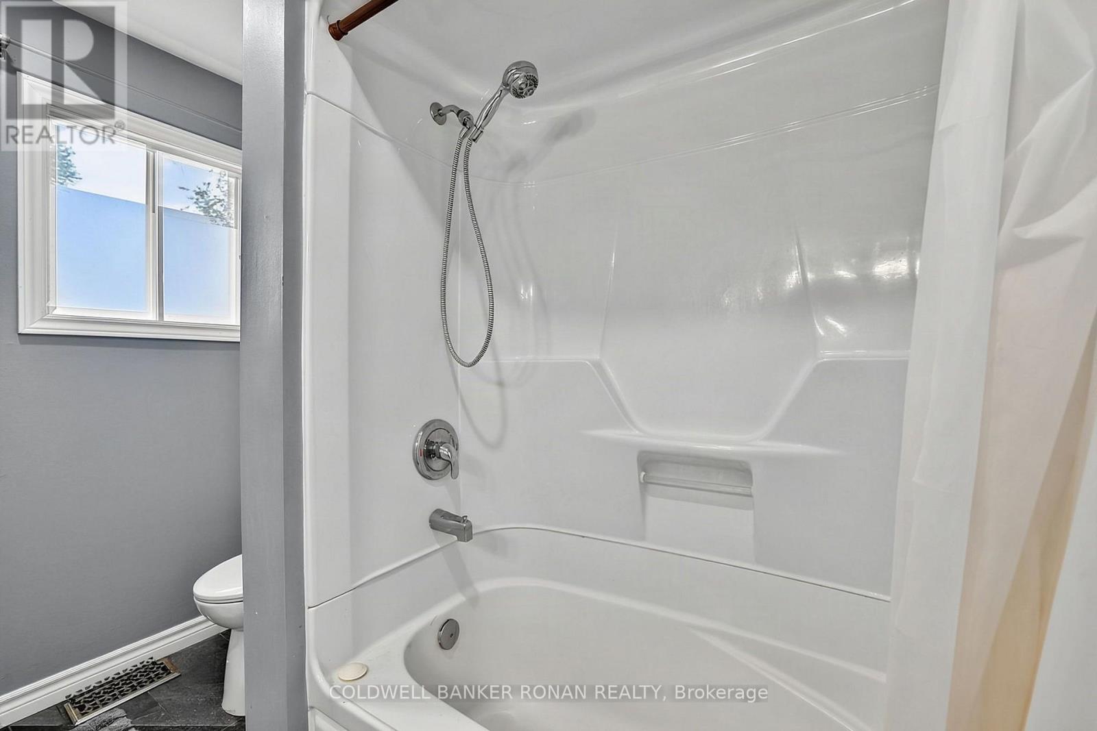 8 Mccarthy Crescent, Essa (Angus), Ontario  L0M 1B3 - Photo 27 - N13706988
