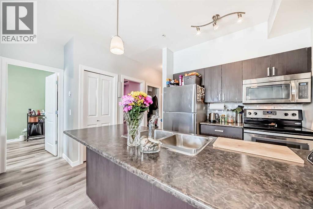 101, 117 Copperpond Common SE, Calgary, Alberta  T2Z 5E2 - Photo 4 - A2327068
