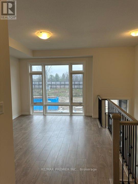 8 Cherry Hill Lane, Barrie (Painswick South), Ontario  L9J 0M7 - Photo 4 - S13707022
