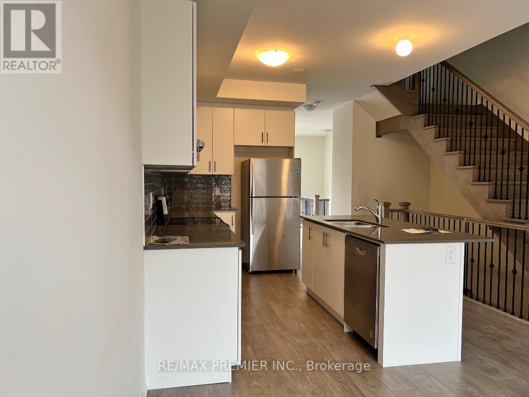 8 Cherry Hill Lane, Barrie (Painswick South), Ontario  L9J 0M7 - Photo 5 - S13707022