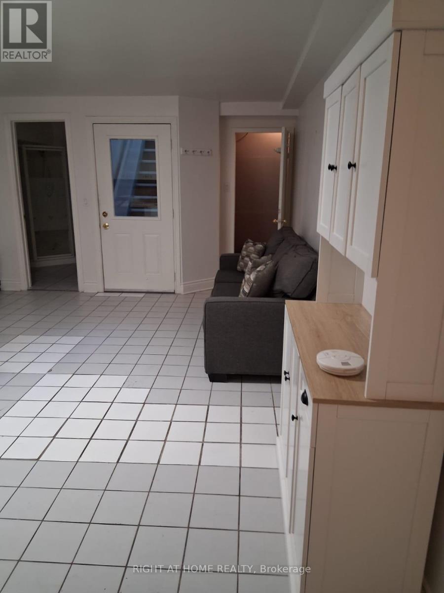 553 Rogers Road, Toronto, Ontario  M6M 1B4 - Photo 10 - W13706894