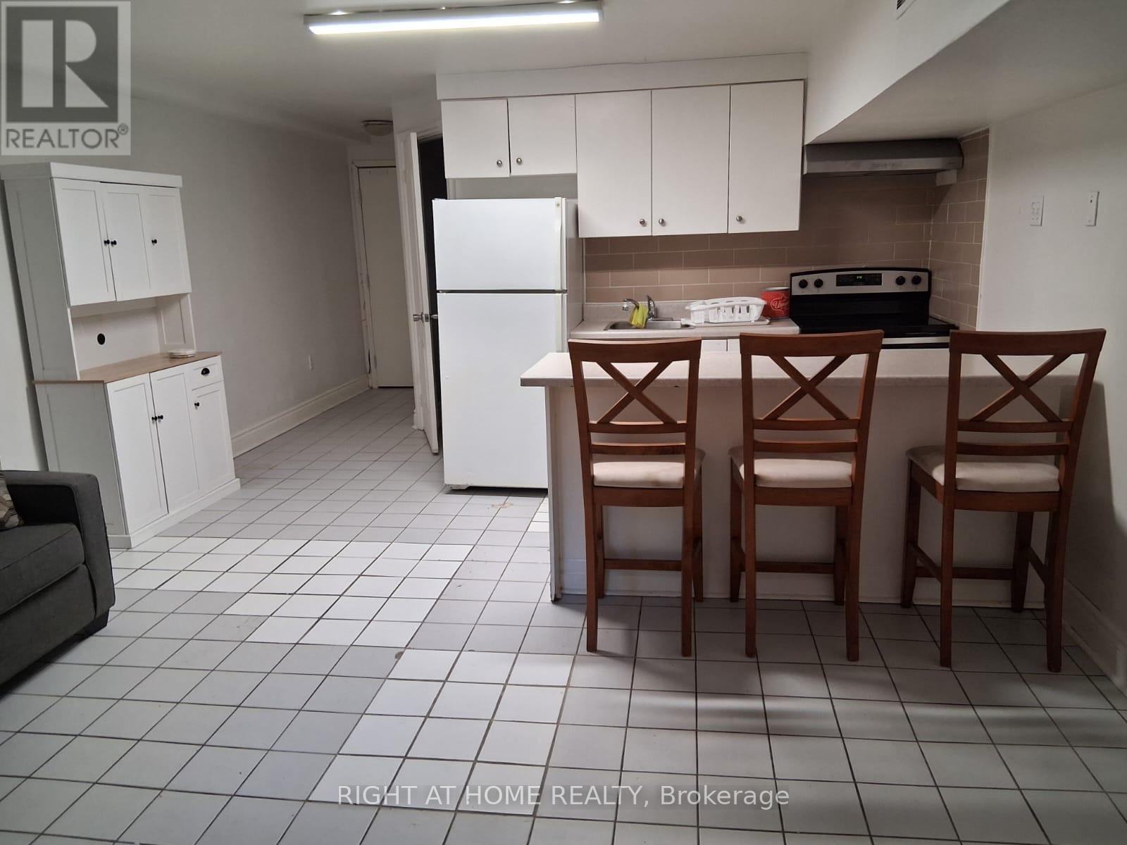 553 Rogers Road, Toronto, Ontario  M6M 1B4 - Photo 11 - W13706894