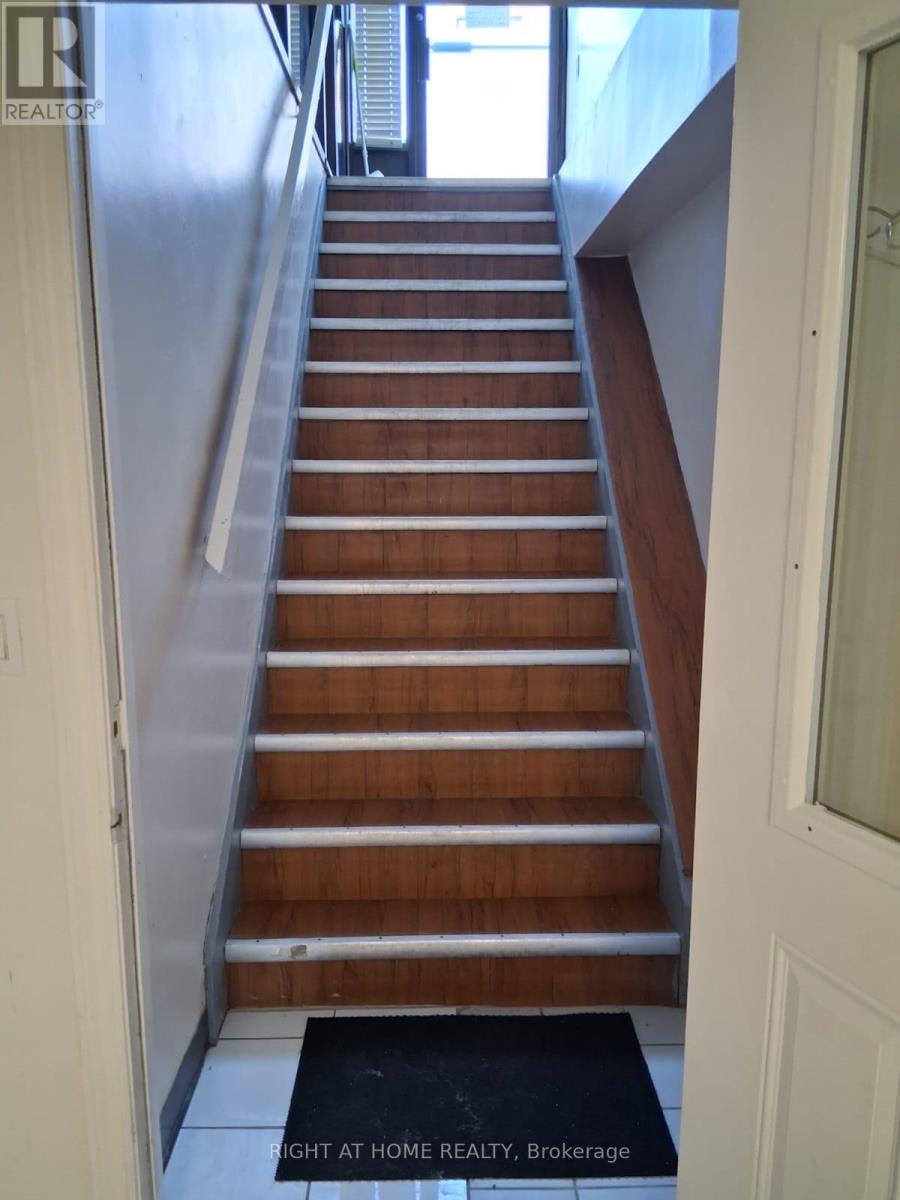 553 Rogers Road, Toronto, Ontario  M6M 1B4 - Photo 14 - W13706894