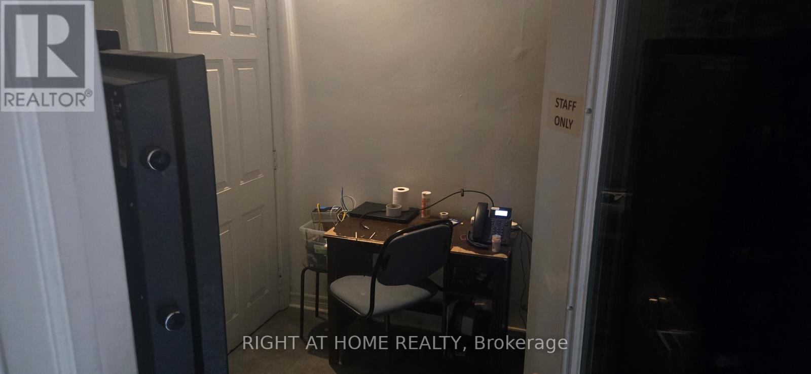 553 Rogers Road, Toronto, Ontario  M6M 1B4 - Photo 17 - W13706894