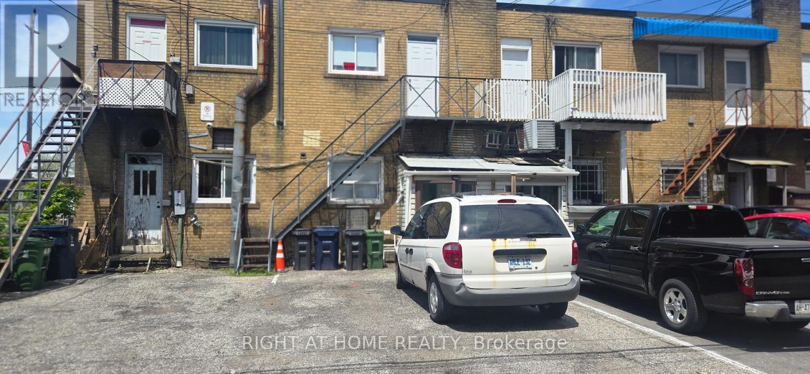 553 Rogers Road, Toronto, Ontario  M6M 1B4 - Photo 2 - W13706894