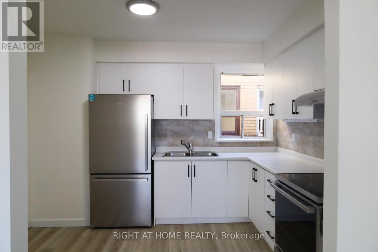553 Rogers Road, Toronto, Ontario  M6M 1B4 - Photo 3 - W13706894