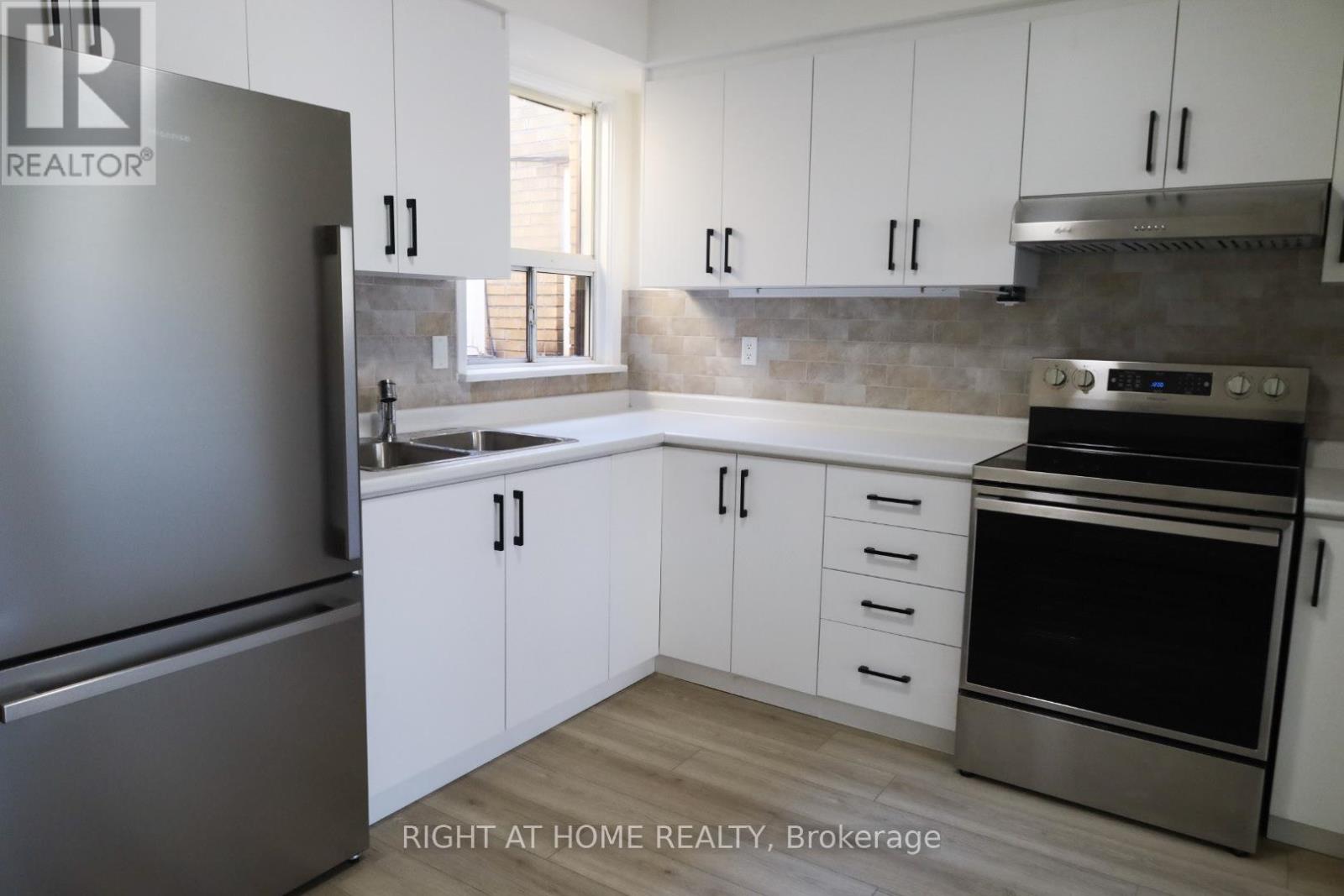 553 Rogers Road, Toronto, Ontario  M6M 1B4 - Photo 4 - W13706894