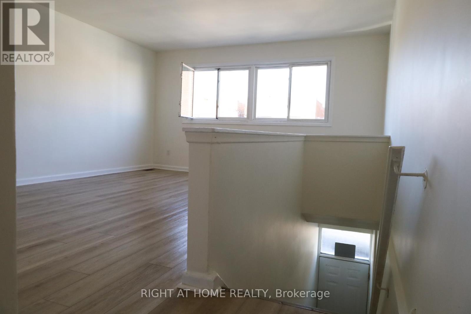 553 Rogers Road, Toronto, Ontario  M6M 1B4 - Photo 6 - W13706894